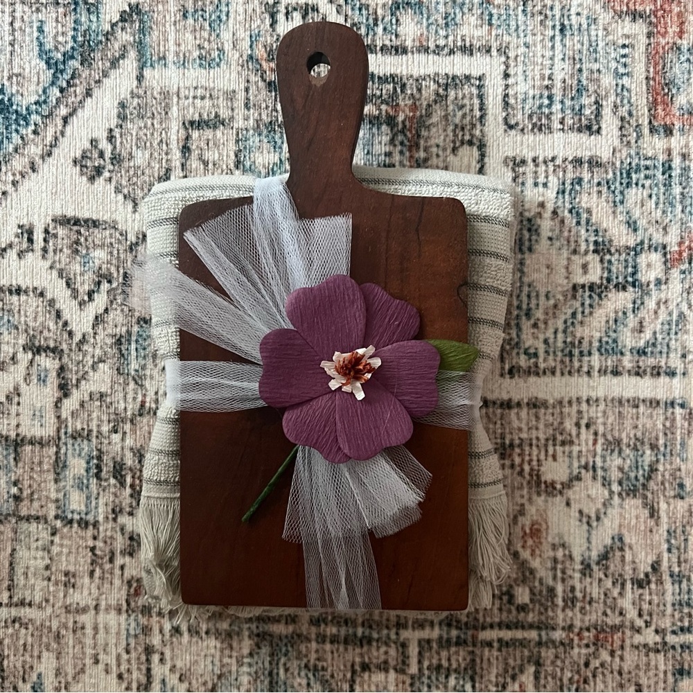 NEW☀️Hostess Gifts!! Small Board + Kitchen Towel